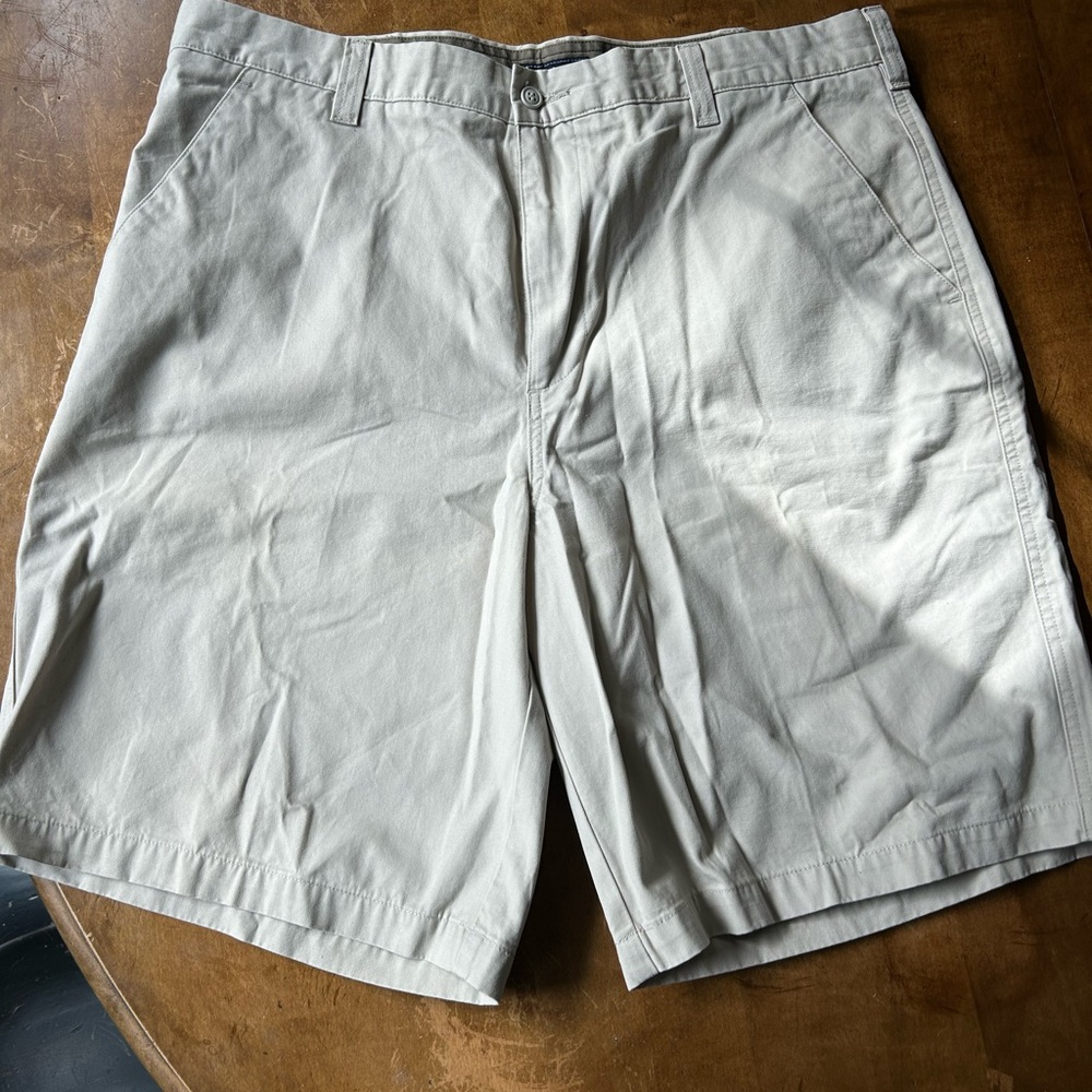 NWOT Dockers Men’s Khaki Shorts Size 38